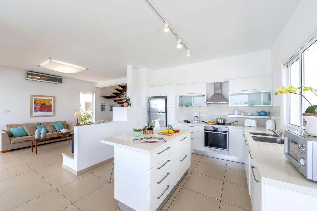 Protaras Beachfront Villa Alia Buitenkant foto