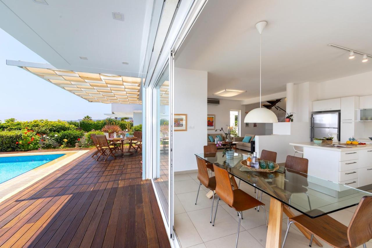 Protaras Beachfront Villa Alia Buitenkant foto